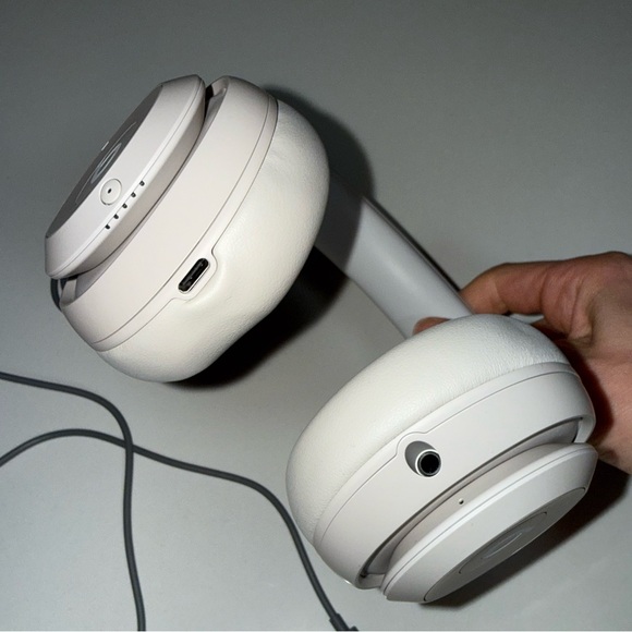 NWOT Beats Studio Pro Bluetooth Wireless Headphones – Sandstone - Picture 6 of 7